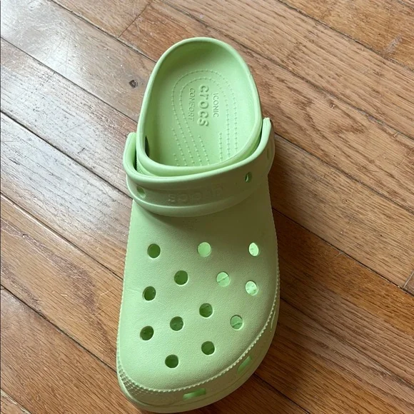Crocs Classic Platform Clog - Light Green - Picture 2 of 4